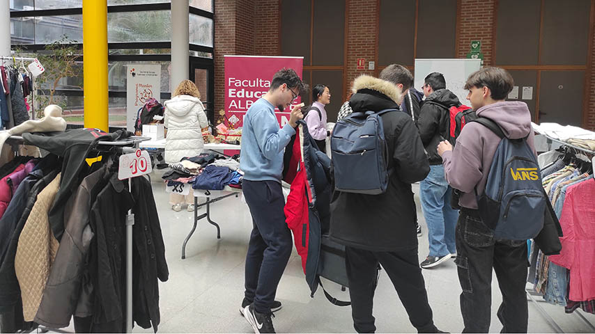 Mercadillo solidario en el Campus de Albacete