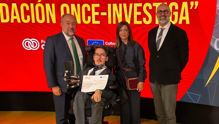 Nacho Fente recibe la beca ONCE Investiga