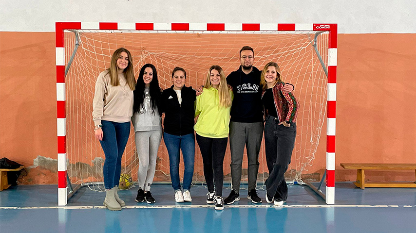 Equipo de investigadores de la UCLM en la monitorización de la actividad física de escolares en la provincia de Cuenca.