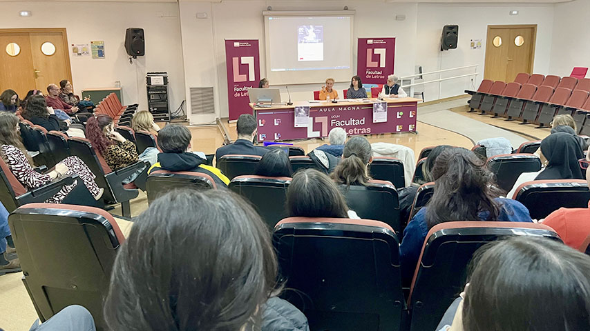 Debate organizado en la Facultad de Letras con motivo del 25N