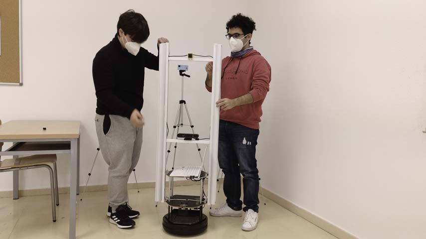 La ETSII construye un robot UV para desinfección de espacios interiores.