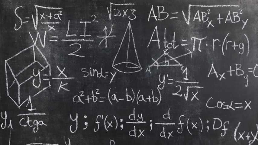Pizarra con trigonometría y fórmulas mat